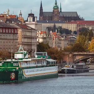 Botel Admiral, Praga